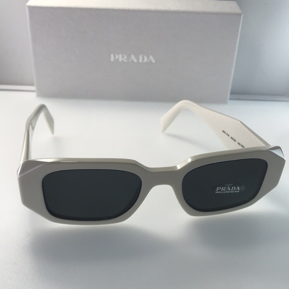 Authentic- 💯- New  - Prada Runway sunglasses SPR 17W Prada - Picture 6 of 16